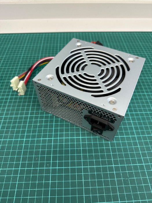 Napájecí zdroj + redukce k CPU