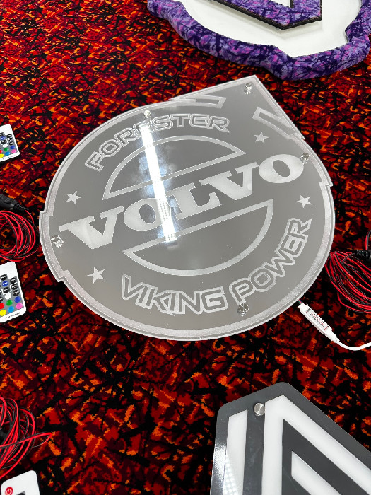Světelné zrcadlové led logo do vozidla Volvo